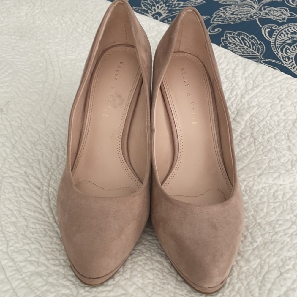 BANANA REPUBLIC TAN SUEDE HEELS SIZE 9.5 - Picture 5 of 5